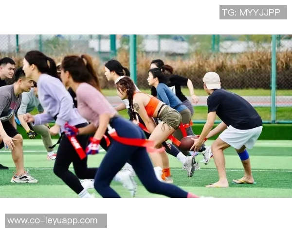 快船全队团建活动共赏橄榄球比赛并拍摄合影留念欢乐时光